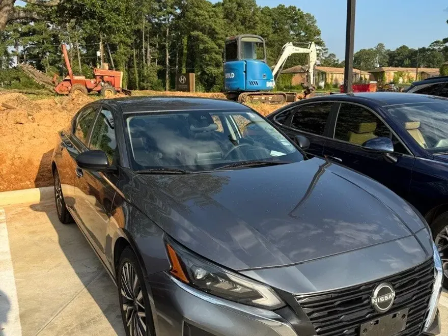 2024 Nissan Altima 2.5 SV photo 1