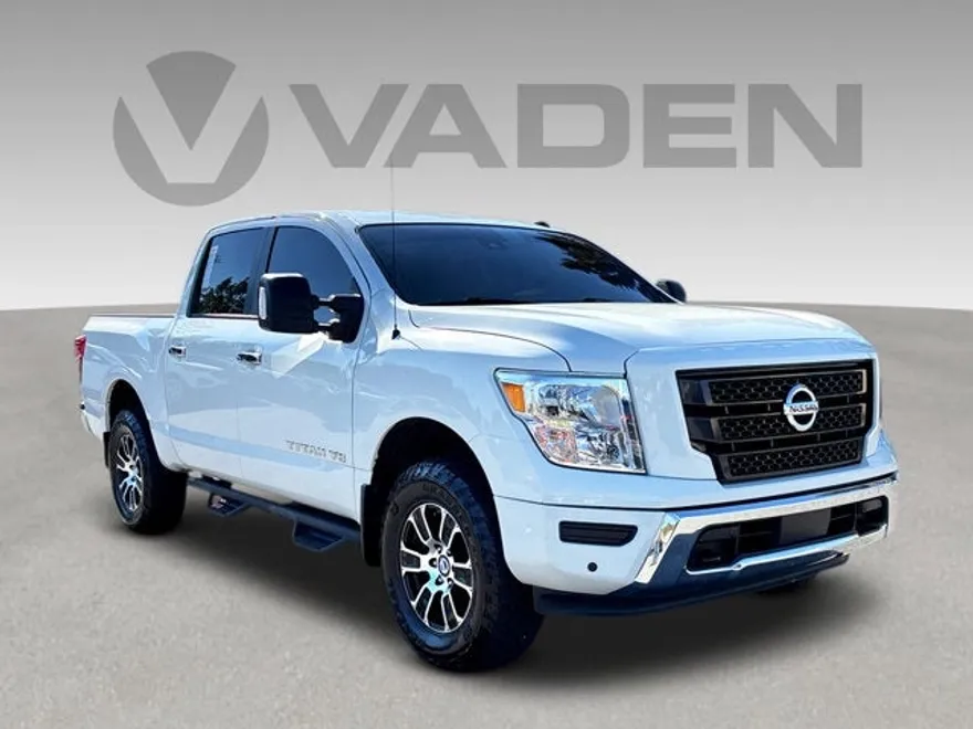 2020 Nissan Titan SV photo 1
