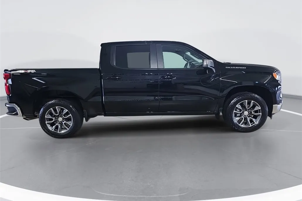 2023 Chevrolet Silverado 1500 LT photo 1