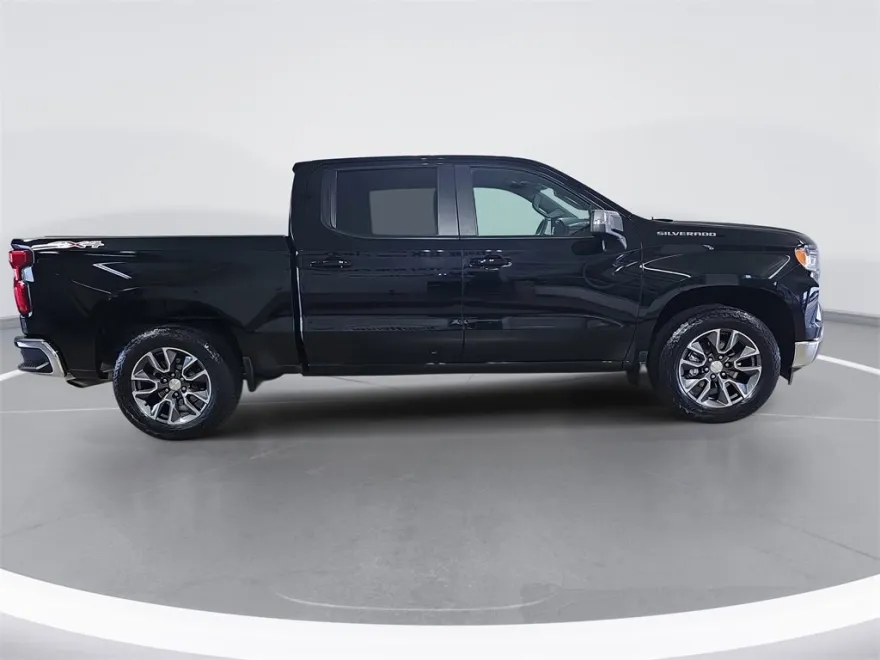 2023 Chevrolet Silverado 1500 LT photo 1