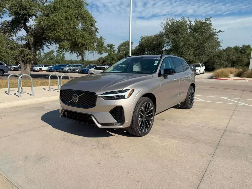2026 Volvo XC60 B5 photo 1