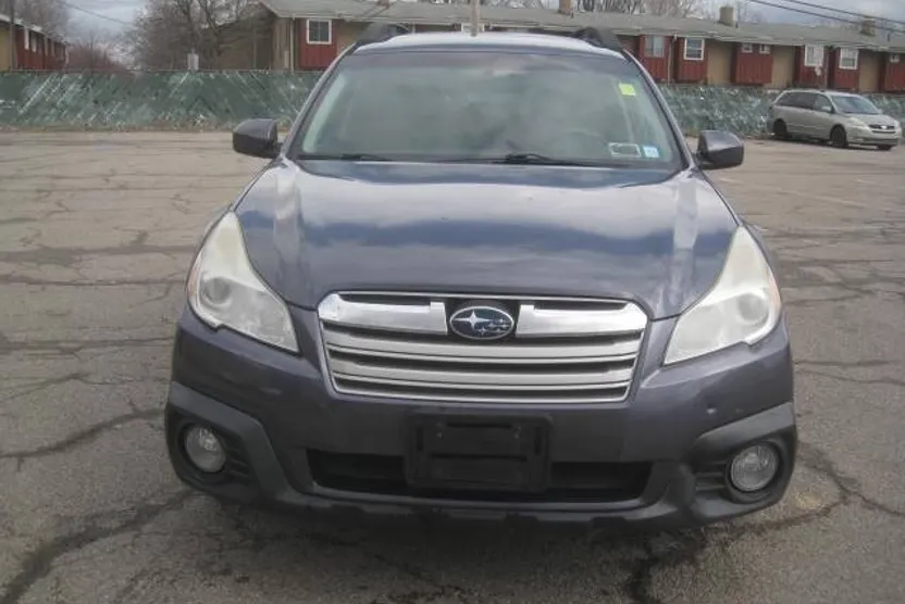2014 Subaru Outback Premium photo 1