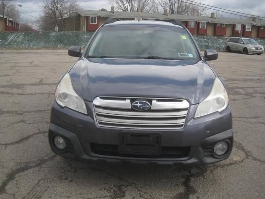 2014 Subaru Outback Premium photo 1