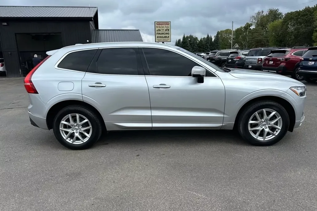 2021 Volvo XC60 T5 Momentum photo 1
