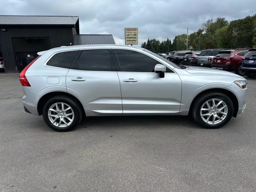 2021 Volvo XC60 T5 Momentum photo 1
