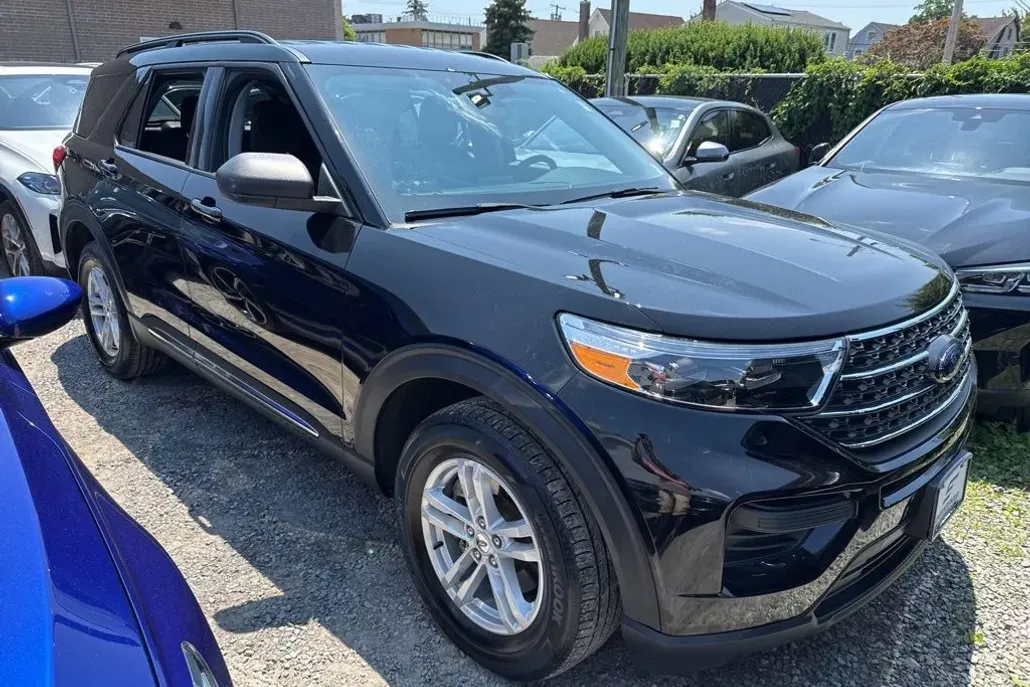 2022 Ford Explorer XLT photo 1
