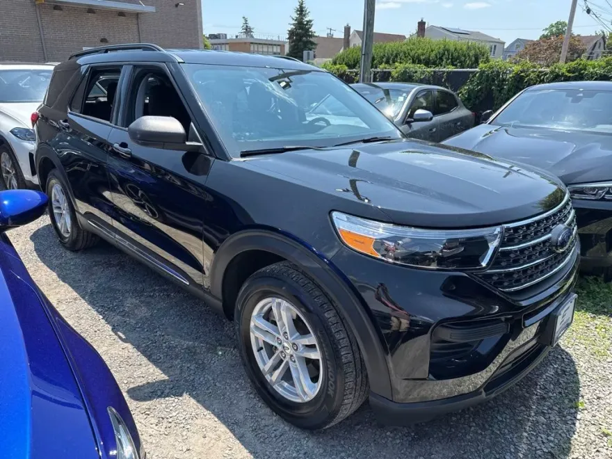 2022 Ford Explorer XLT photo 1