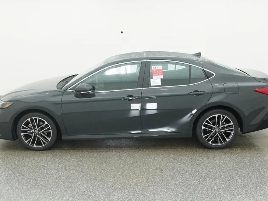 2026 Toyota Camry XLE photo 1