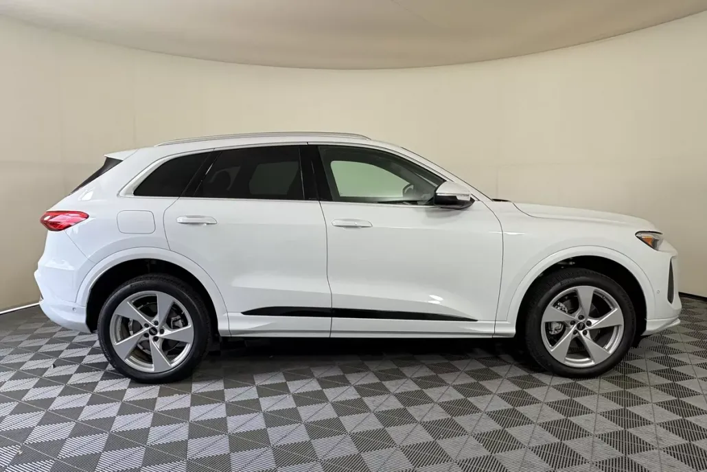 2025 Audi Q5 2.0T Premium Plus photo 1