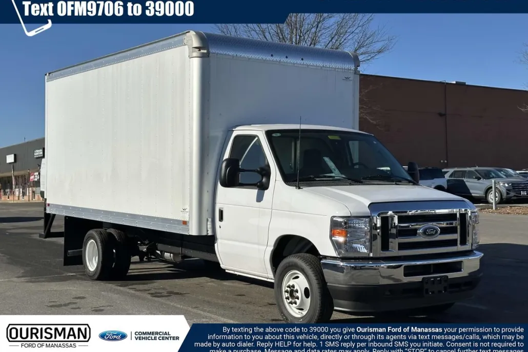 2025 Ford E-450 Cutaway photo 1
