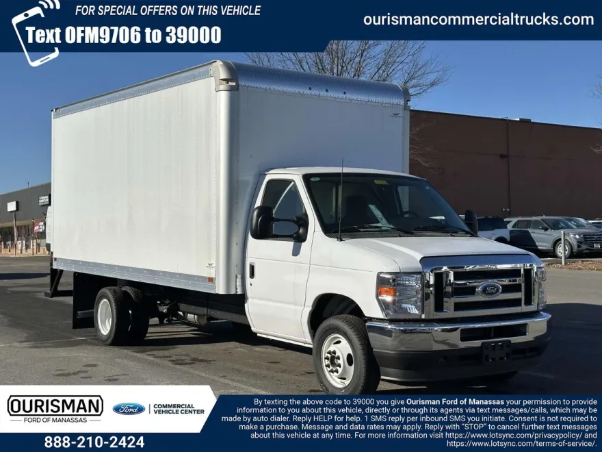 2025 Ford E-450 Cutaway photo 1