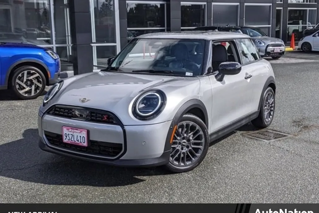 2025 Mini Cooper 2 Door Hardtop Signature photo 1