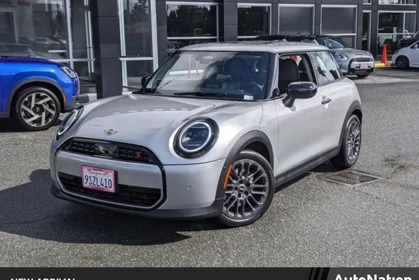 2025 Mini Cooper 2 Door Hardtop Signature photo 1