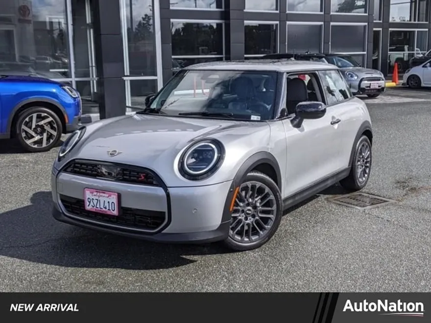 2025 Mini Cooper 2 Door Hardtop Signature photo 1