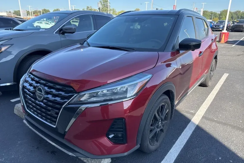 2021 Nissan Kicks SR photo 1