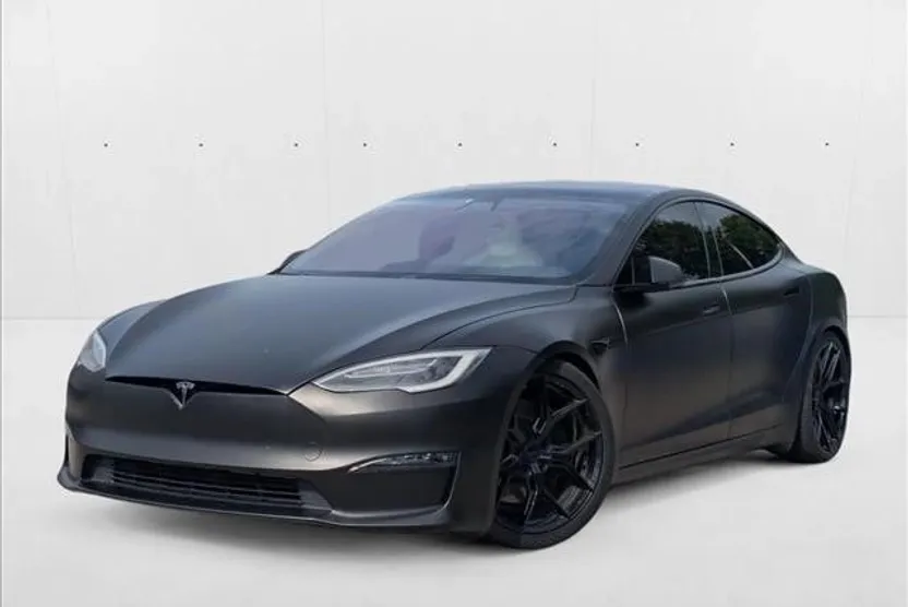 2022 Tesla Model S Plaid photo 1