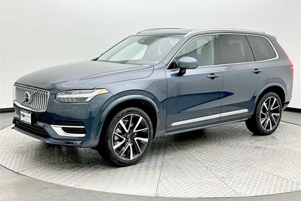 2025 Volvo XC90 B5 AWD Plus photo 1