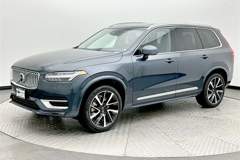 2025 Volvo XC90 B5 AWD Plus photo 1