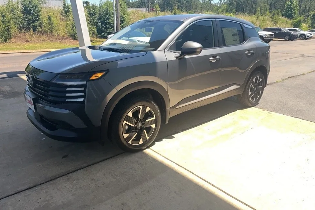 2025 Nissan Kicks SV photo 1