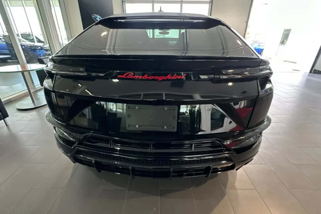2023 Lamborghini Urus S photo 1