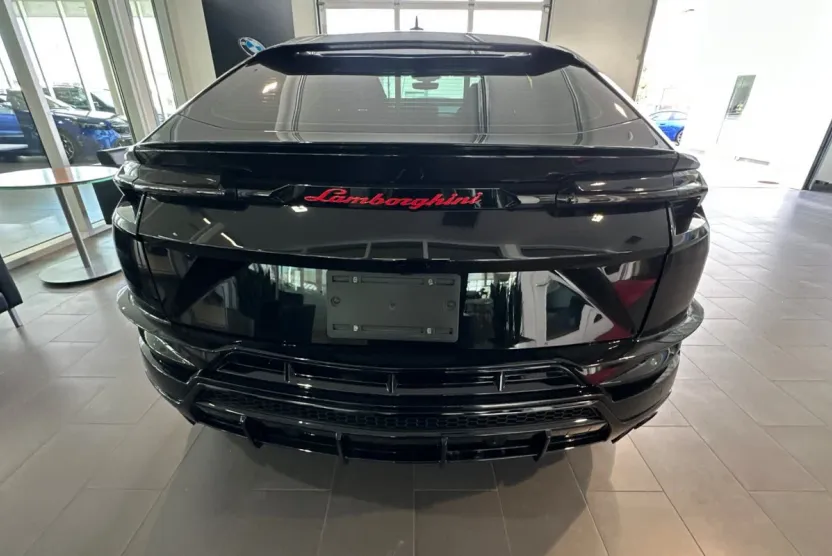 2023 Lamborghini Urus S photo 1