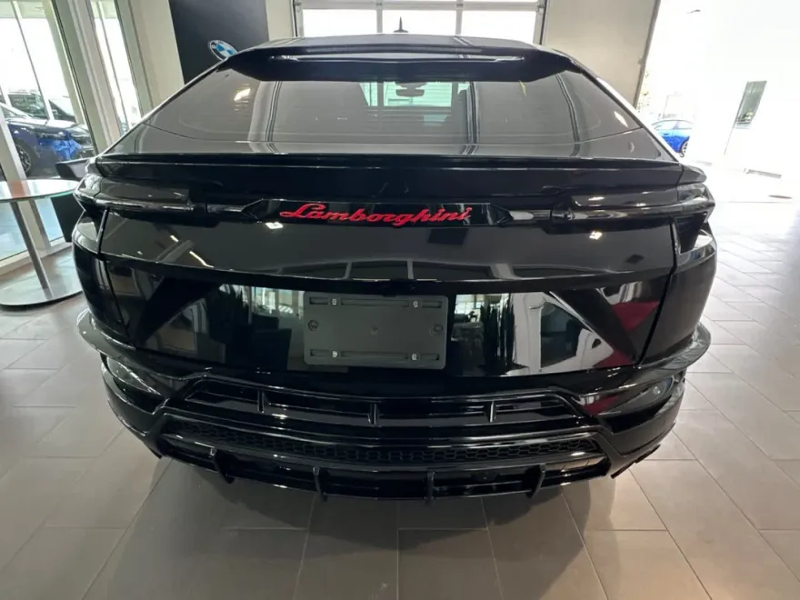 2023 Lamborghini Urus S photo 1
