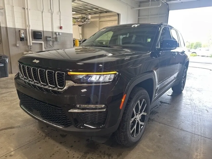 2025 Jeep Grand Cherokee Limited photo 1