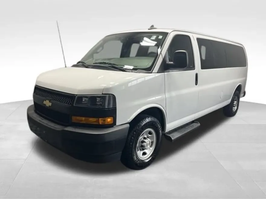 2022 Chevrolet Express 3500 LS photo 1
