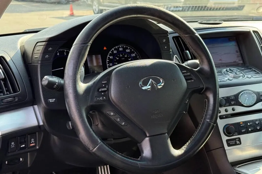 2014 Infiniti Q60 Coupe photo 1