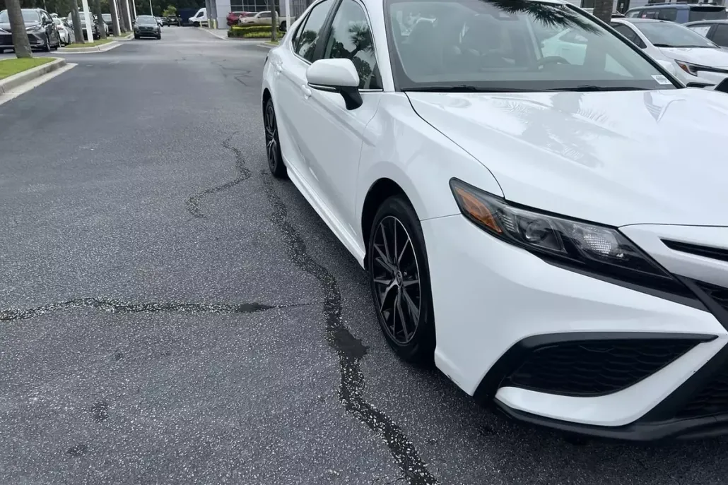 2024 Toyota Camry SE photo 1