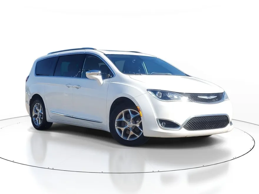 2019 Chrysler Pacifica Limited photo 1