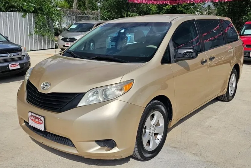 2012 Toyota Sienna photo 1