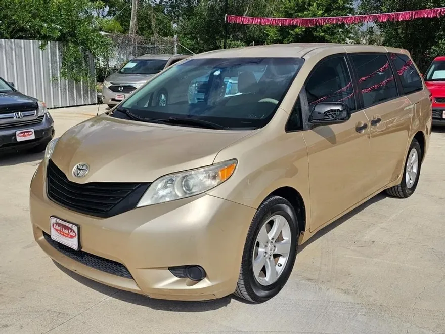 2012 Toyota Sienna photo 1