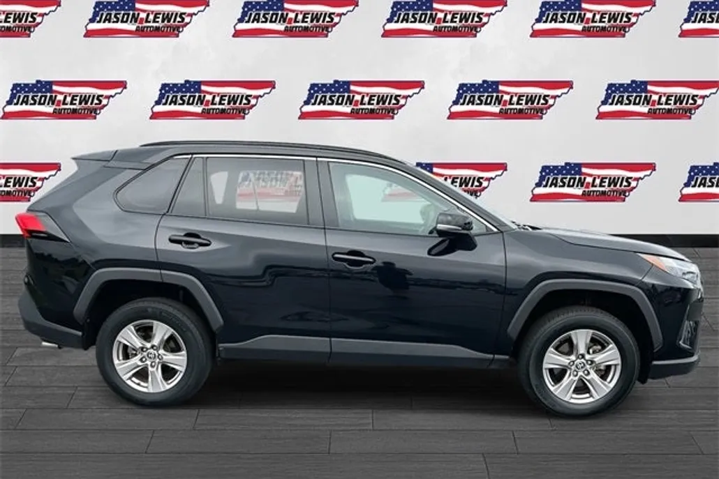 2023 Toyota RAV4 XLE photo 1