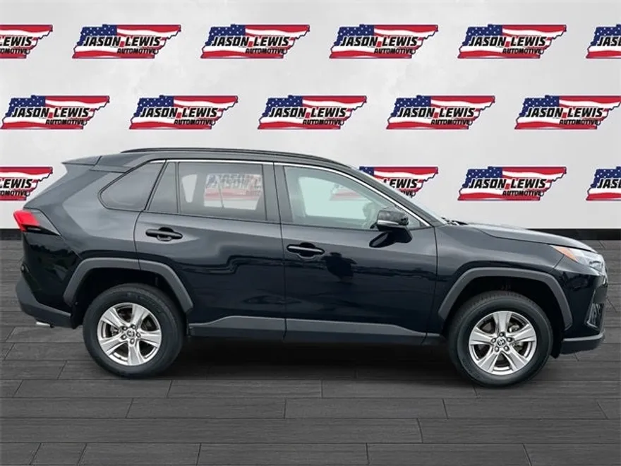 2023 Toyota RAV4 XLE photo 1