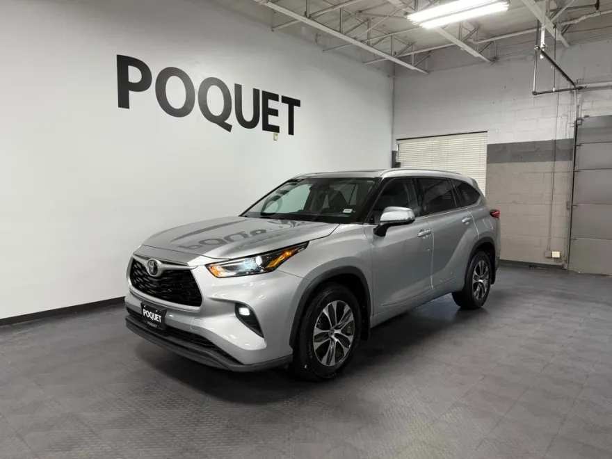 2022 Toyota Highlander XLE photo 1