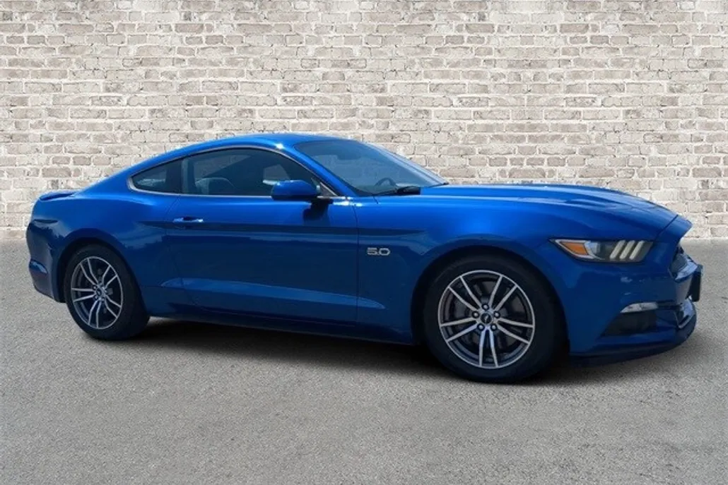 2017 Ford Mustang GT photo 1