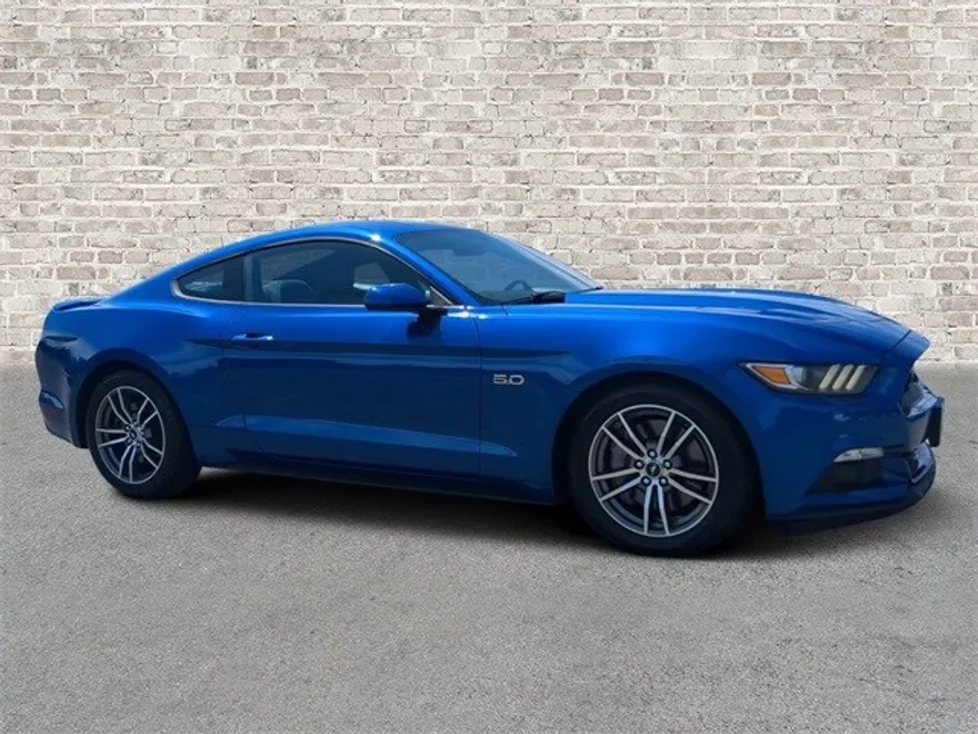 2017 Ford Mustang GT photo 1