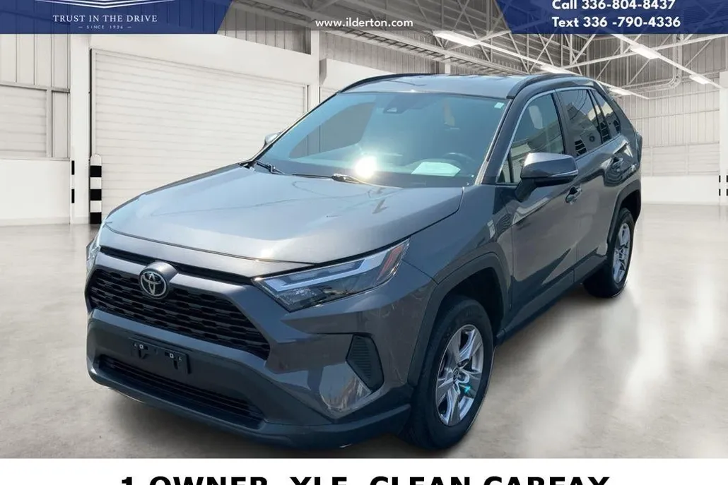 2022 Toyota RAV4 XLE photo 1