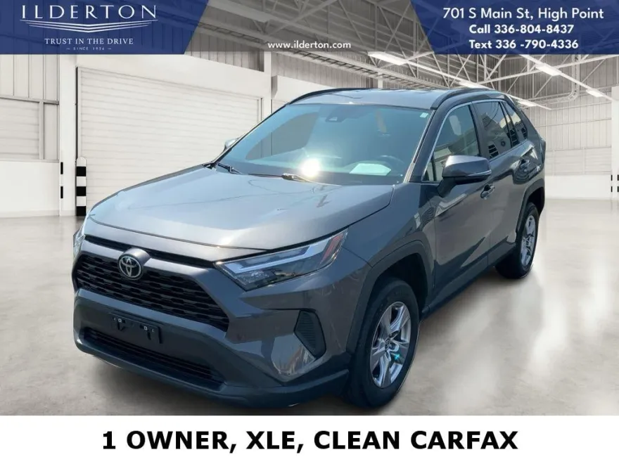 2022 Toyota RAV4 XLE photo 1