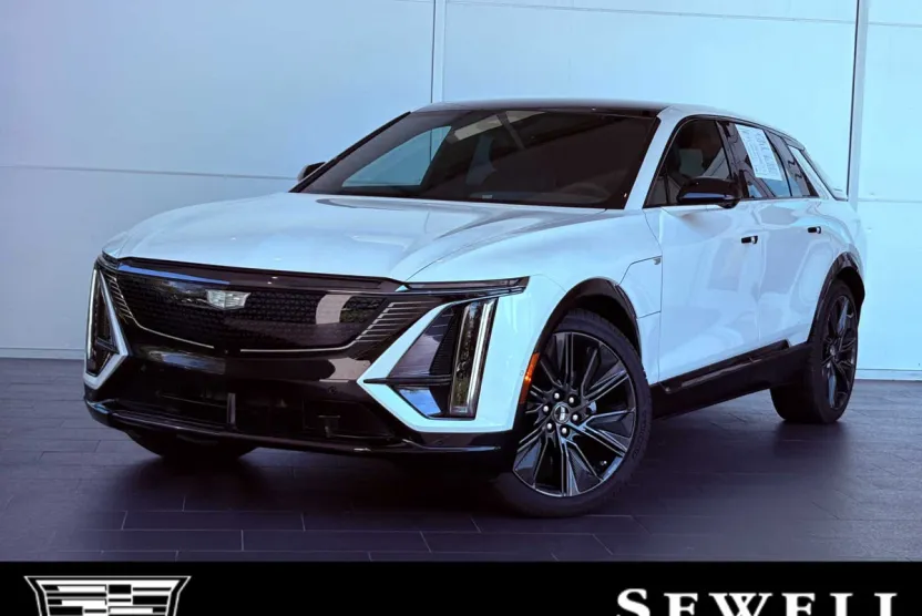 2024 Cadillac Lyriq Sport photo 1