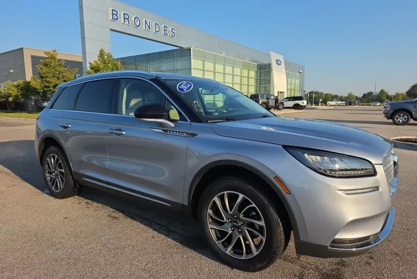 2022 Lincoln Corsair Standard photo 1