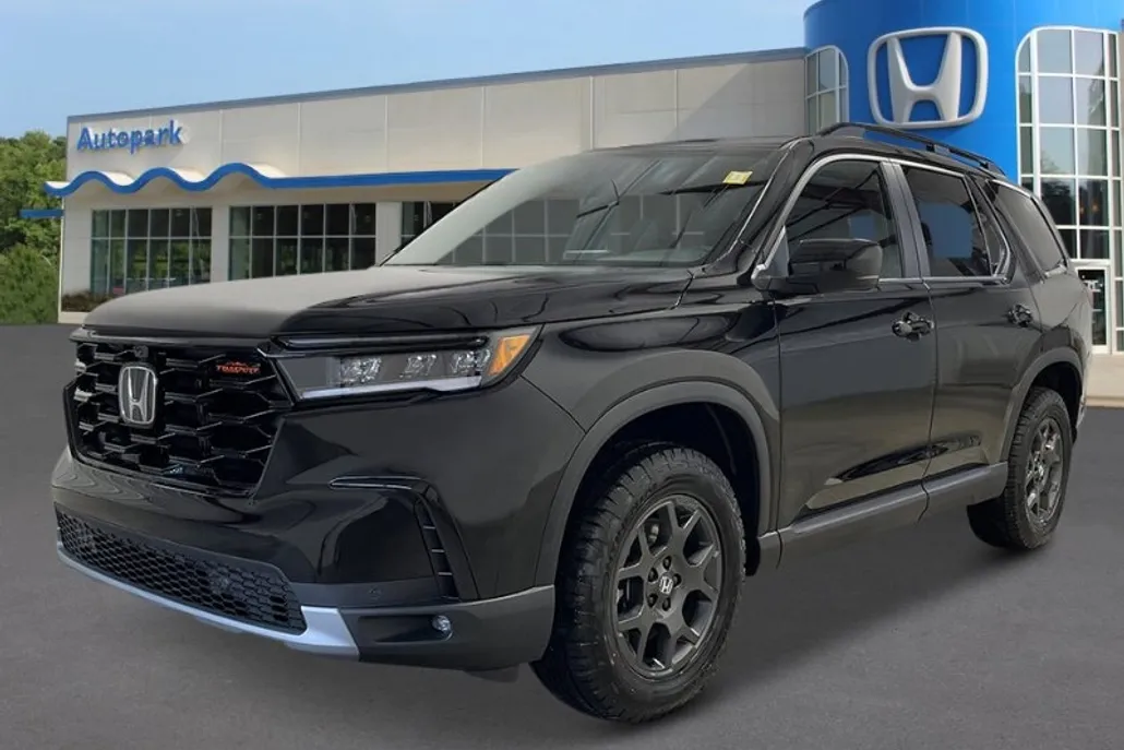 2025 Honda Pilot TrailSport photo 1