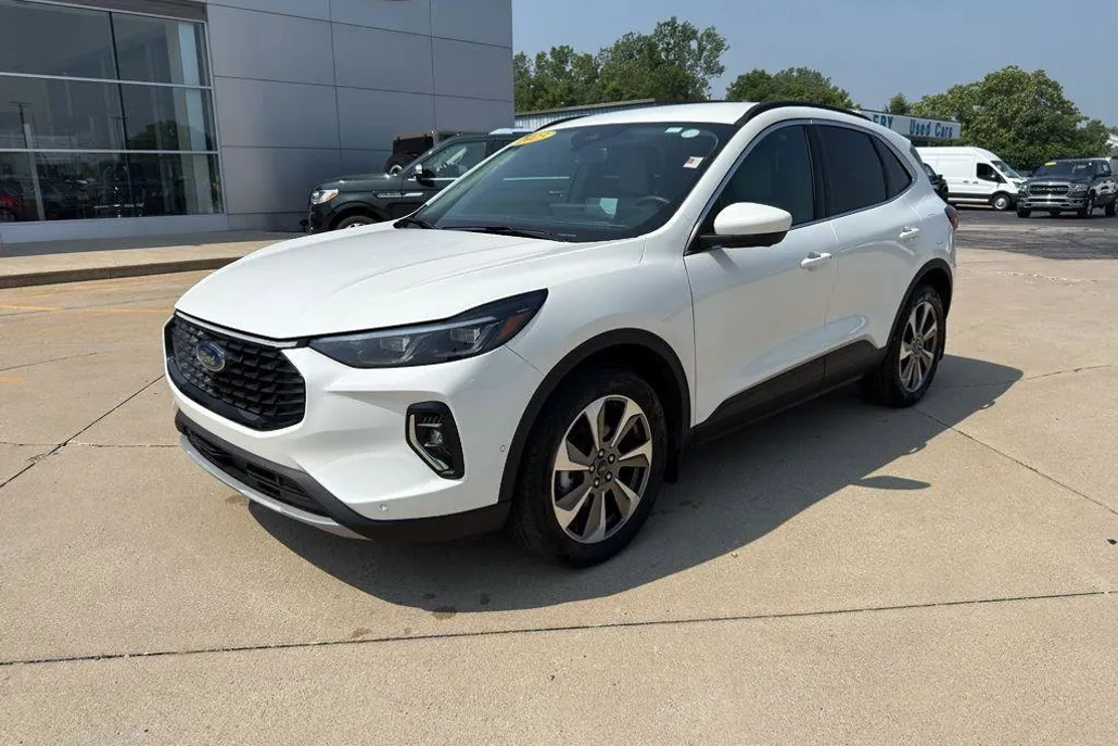 2023 Ford Escape Platinum photo 1