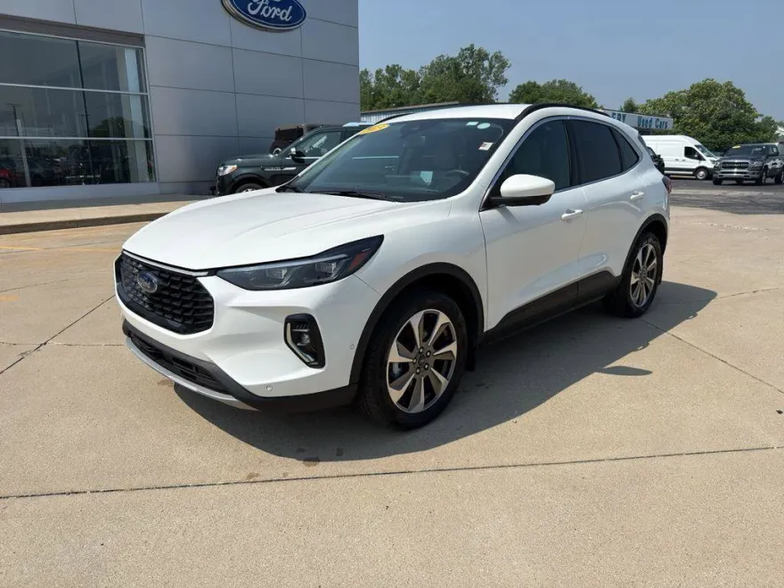 2023 Ford Escape Platinum photo 1