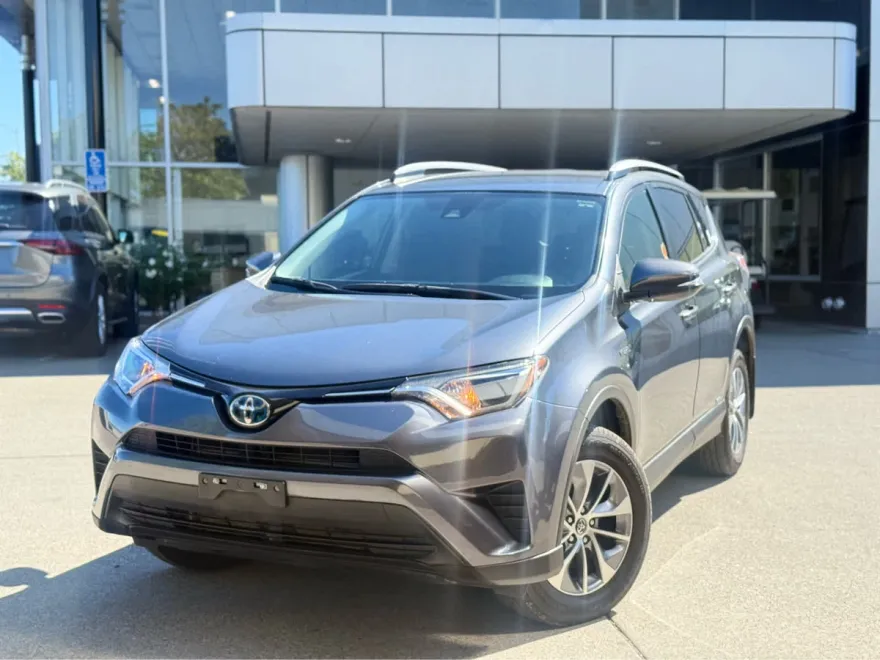 2018 Toyota RAV4 Hybrid LE photo 1