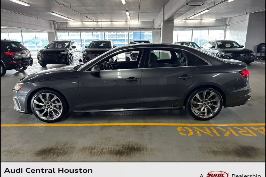 2021 Audi A4 S line Premium Plus photo 1
