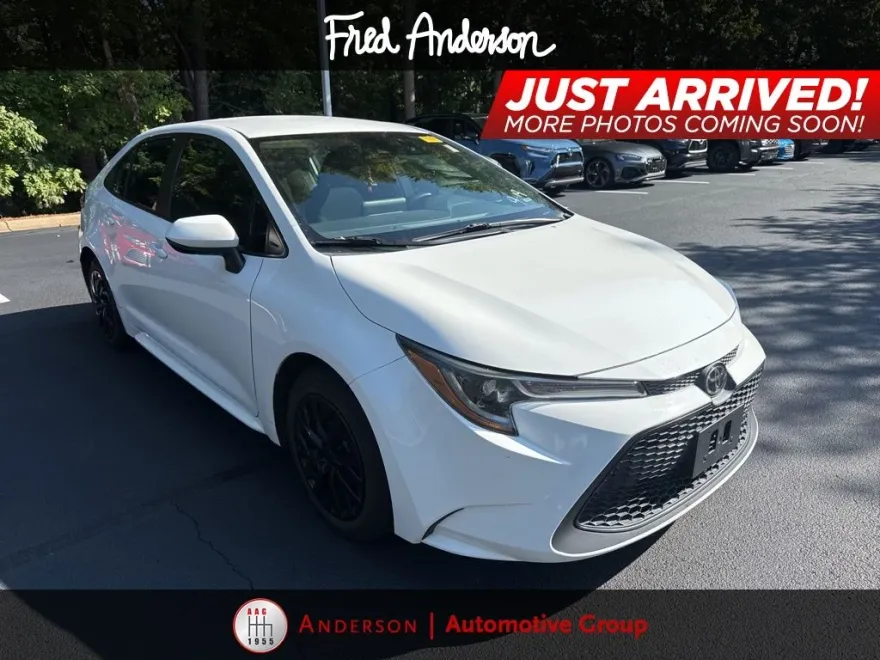 2021 Toyota Corolla LE photo 1