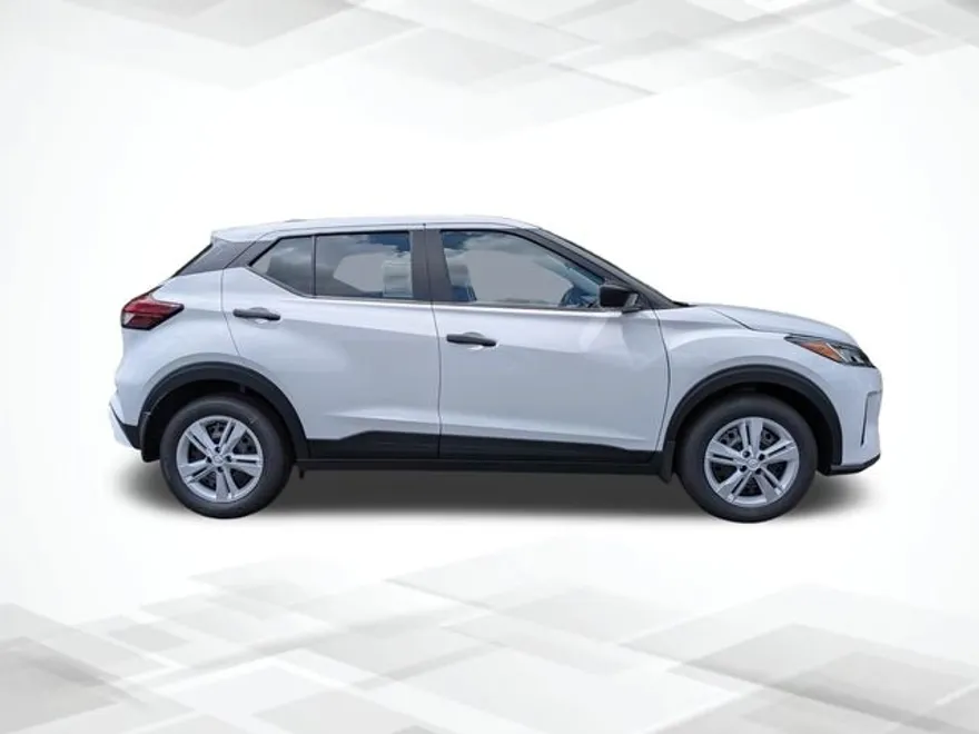 2025 Nissan Kicks Play S photo 1