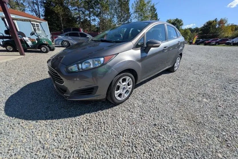 2014 Ford Fiesta SE photo 1
